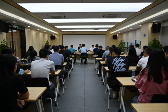 图2桂谷公司全体员工参加会议.png